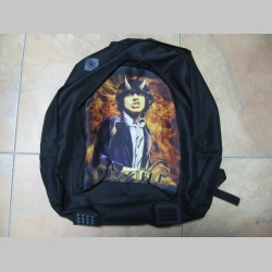 AC/DC ruksak čierny, 100% polyester. Rozmery: Výška 42 cm, šírka 34 cm, hĺbka až 22 cm pri plnom obsahu